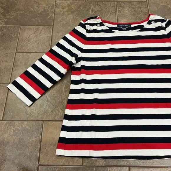 💰Make an offer, bundle and save💰 Striped  3/4 Sleeve Top - Picture 2 of 4